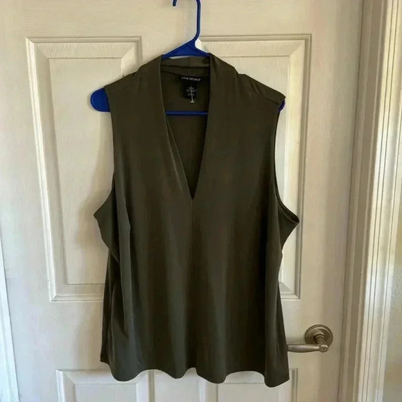 NWOT Lane Bryant Women’s SZ 18/20 V Neck Sleeveless Top 95/5 Polyester/Spandex - Picture 1 of 5